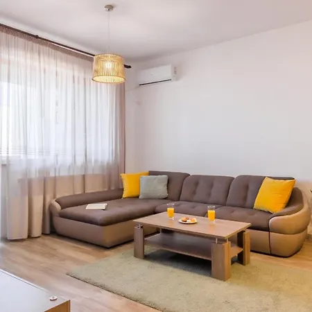 Lovely Apartment With City View-2