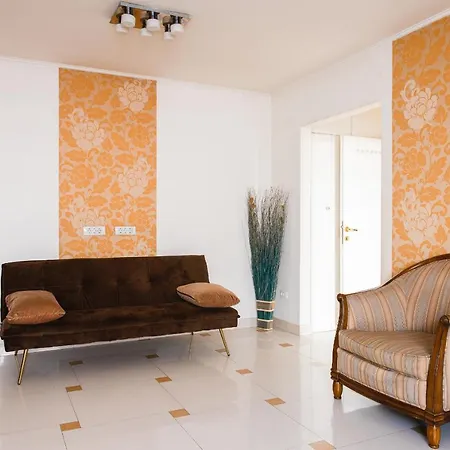 Central 2Br Apartment With Balcony - Italian Church & City View-3