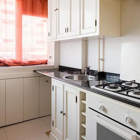 Central 2Br Apartment With Balcony - Italian Church & City View-2