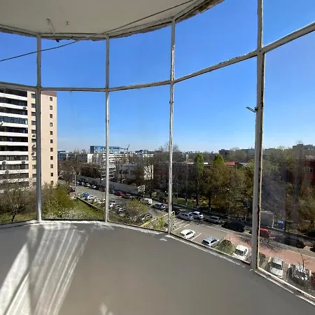 Les Garcons I Adi - Spacious View Studio Near Metro-2