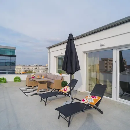Penthouse With Huge Rooftop Terrace & City View-3