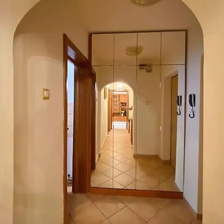 Lovely & Quiet 1-Bedroom Condo With Free Parking-2
