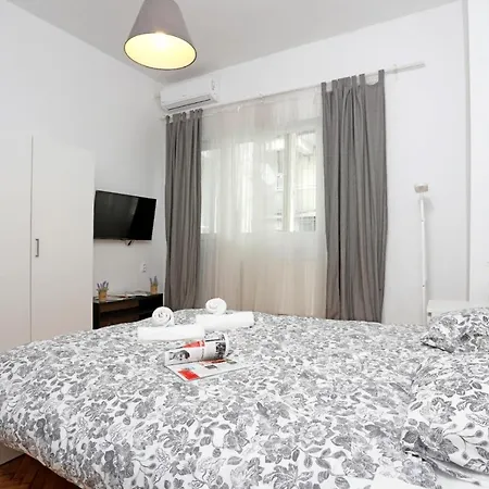 Lovely Apartment With 2 Bedrooms-3