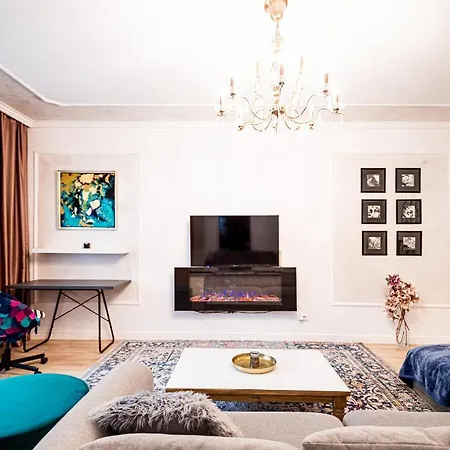 The Artist - Ultracentral Designer Apartment-2