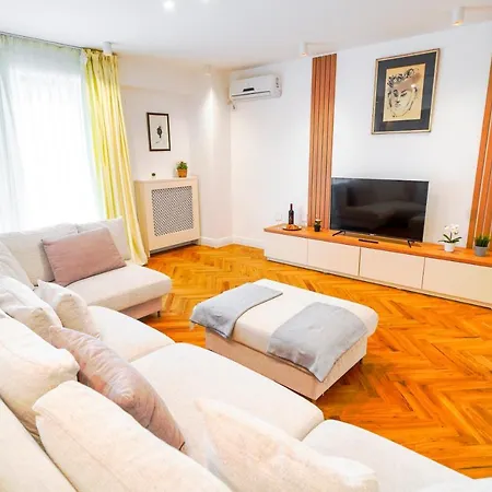 Luxury Central Park Apartment-3