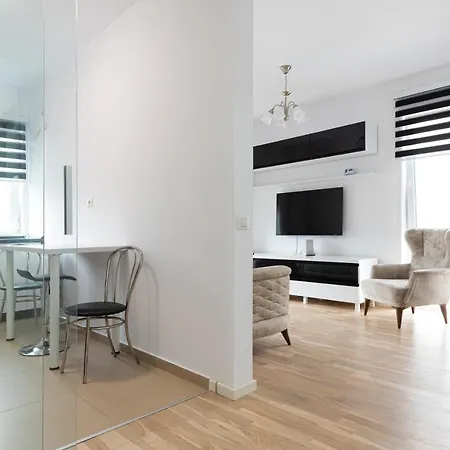 Eva - Bright Apt With Balcony Near Veranda Mall-3