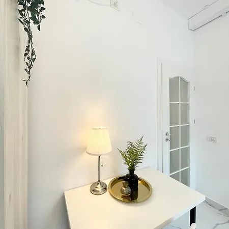 Cozy Central Small Studio Near Park-2
