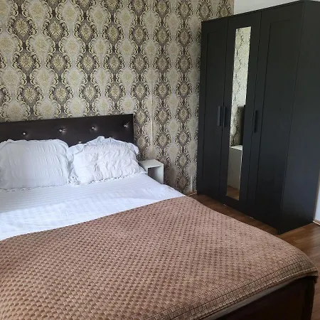 Apartament cu 3 camere chiar in inima Capitalei-2
