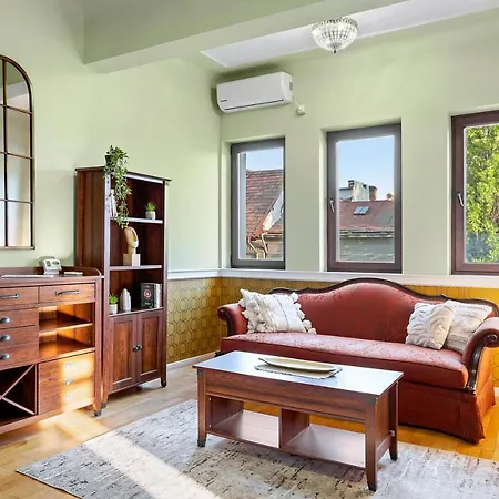 City Heart Retreat Elegant Apartment-2