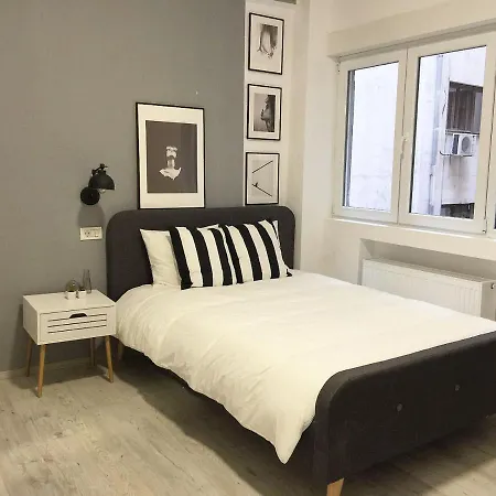 Perfect Home: Cozy 2Br Apt & Balcony-2