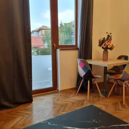 Cozy Apartment Near City Center-3