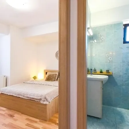 Old Town Flowery Apartment-2