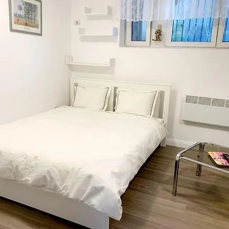 Central Studio Flat-3