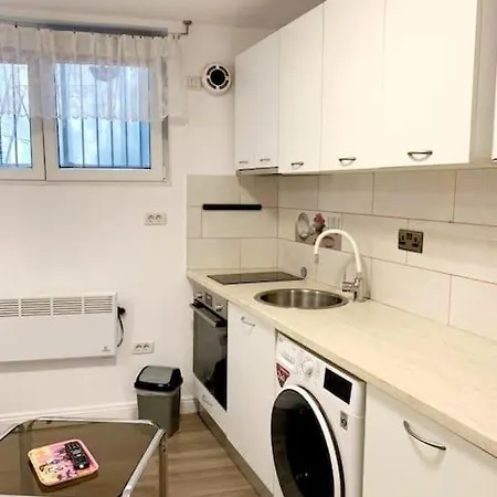 Central Studio Flat-2