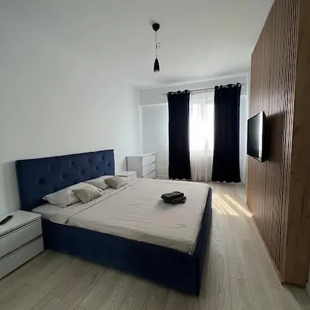 Lakeside Oasis Apartment-3