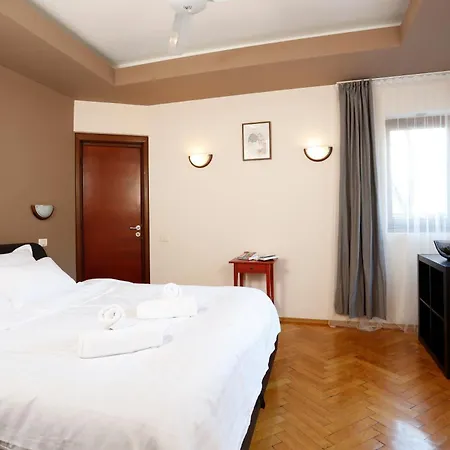 Cozy & Roomy -3Bdr Near Old Town - Chill & Relax-2