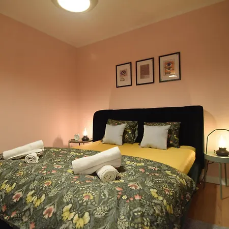 Stylish Apartment With Video Projector-2