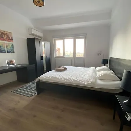 Gorgeous Apartment Near Old Town-3