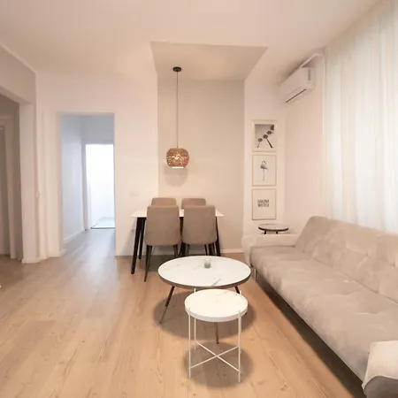 Old Town Bucharest Apartment Poiana 7-3