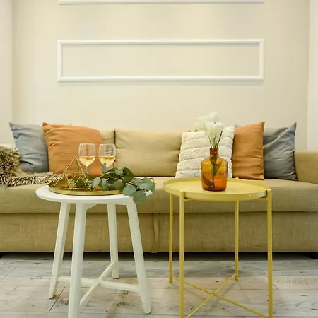 Ideal Home - Spacious & Modern Accommodation Near Unirii Square-2