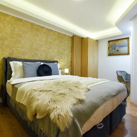 Home Away From Home - Modern & Cozy Apartments Near Vibrant Unirii Area-3