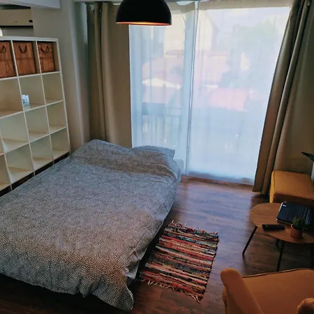 Self Check-In Free Parking Near Metro Stations And Bus Westside Studio S6-2