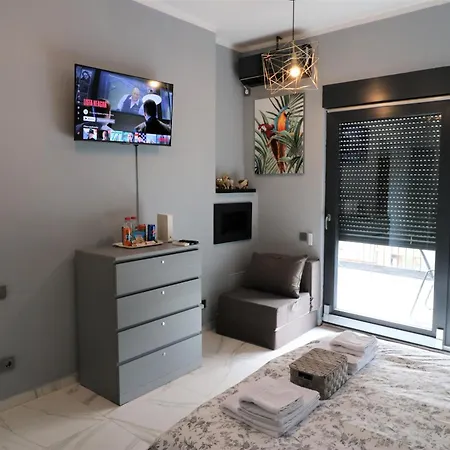 Deluxe Skyline Retreat Studio - Old Town Bucharest-3