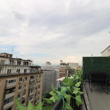 Deluxe Skyline Retreat Studio - Old Town Bucharest-2