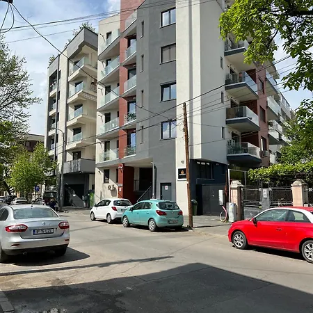 Cathedral Uptown-Urban Comfort With Balcony-3