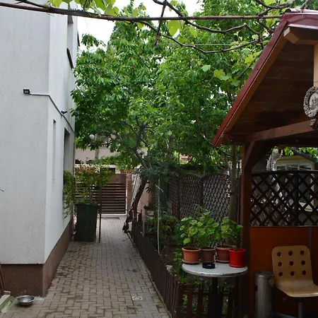 Victor Residence 38-2