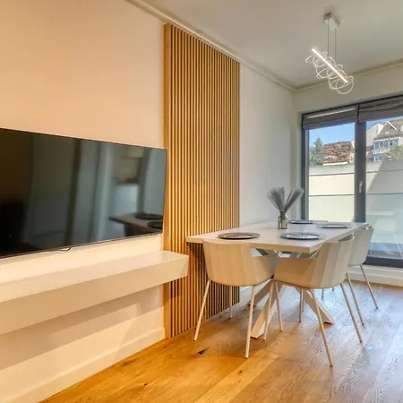 Central Modern Gem-3