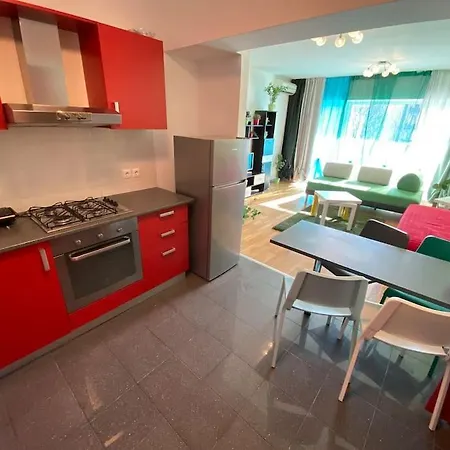 Green Apartment 214 With Private Parking-3