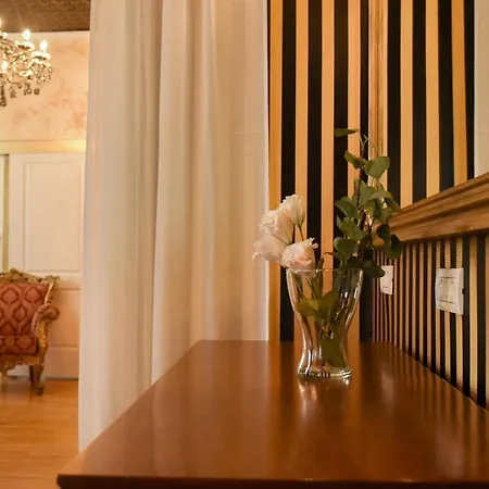 Centrally Located 2Br Apartment With Balcony & Unique Design-3