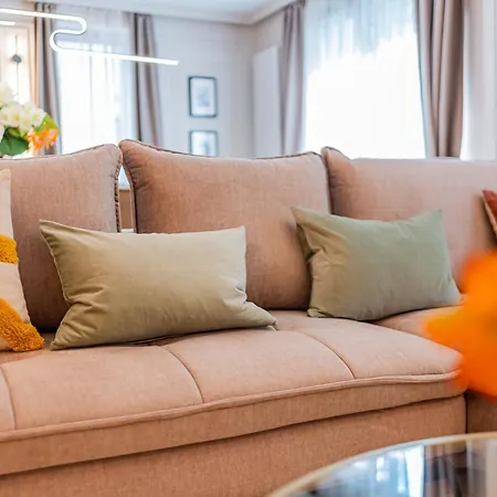 Victoriei Emerald & Pink Gems - Designer Apartments-3