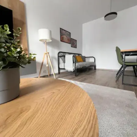 High-Rise Luxury Apartment With Free Parking-3