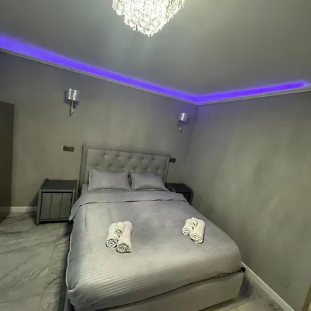 Silver studio at just 8 minutes distance of center-3