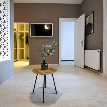 Centrally Located 1BR Retreat near Sala Palatului-2