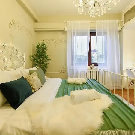 Cozy Studio Overlooking The Old Town-2