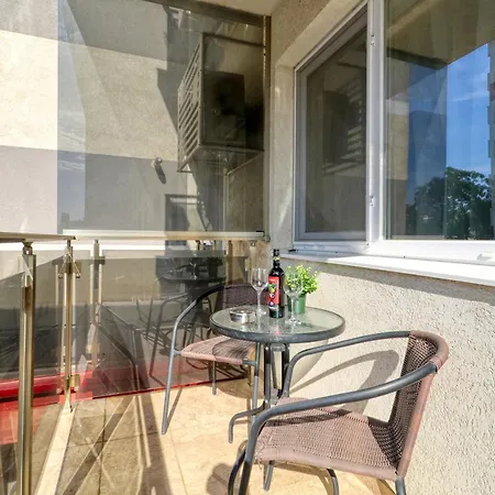 Homie Grand Apartment - Private Parking - Self Check-In-2