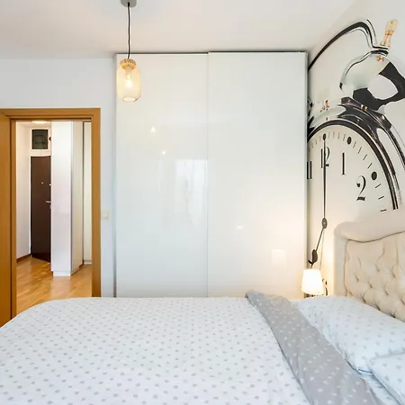Lazynest - Modern Apartment With Parking & Balcony-3