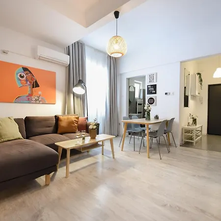 Cozy 2-Bedroom Retreat In The Heart Of History-2