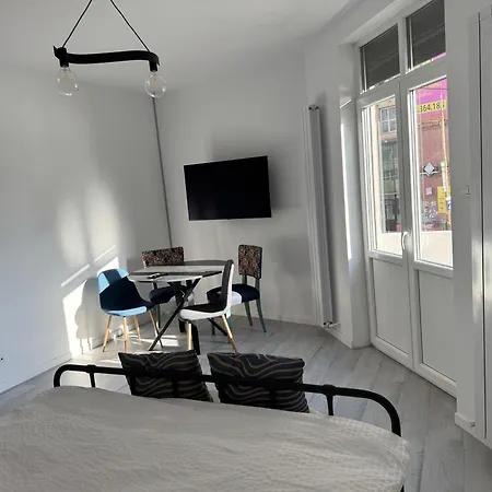 Grafitti Apartment By News Apartments-3