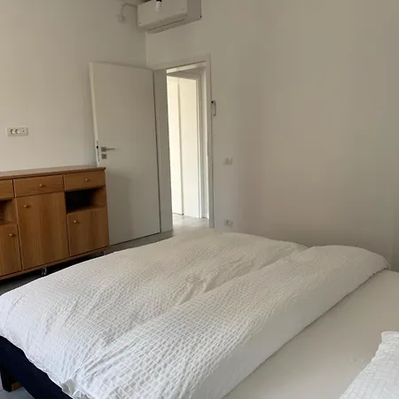 Grafitti Apartment By News Apartments-2