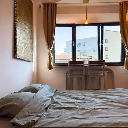 Central Retreat Apartments Universitate-3