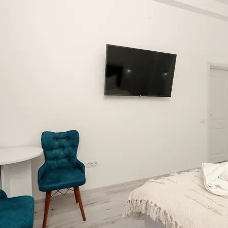 Spacious 3-Bedroom Apartment In Central Bucharest-2