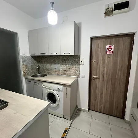 Bright & Beautiful Studio In Prime Location Walk To Everything-3