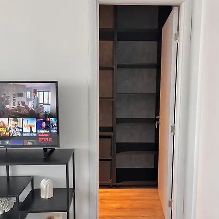 Urban View Studio - Free Parking - Metro Station - Self Check-In - Shops-2