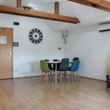 News Apartment-3