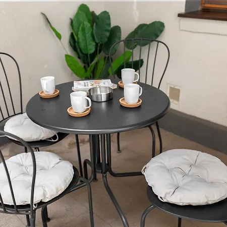 Central Luxury Apartments With Private Garden & Parking-2