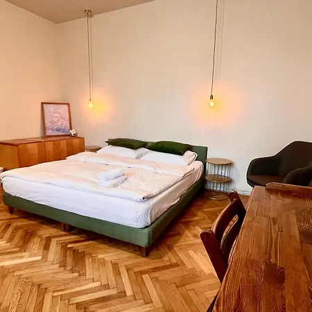 City Center Unirii Square Private Rooms With City View - Shared Amenities-2